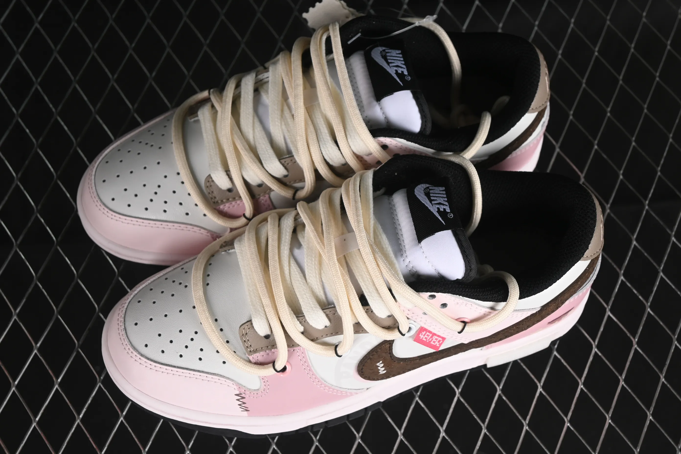 All categories Nk SB Dunk series Nk SB Dunk Low low-top sneakers Nk Dunk Low Panda Prank Special project heart-warming email Heart Rose Special gift box Low-top casual sneakers CW1590-100